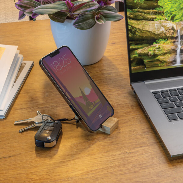 Standkey bamboo keychain phone stand - Image 8