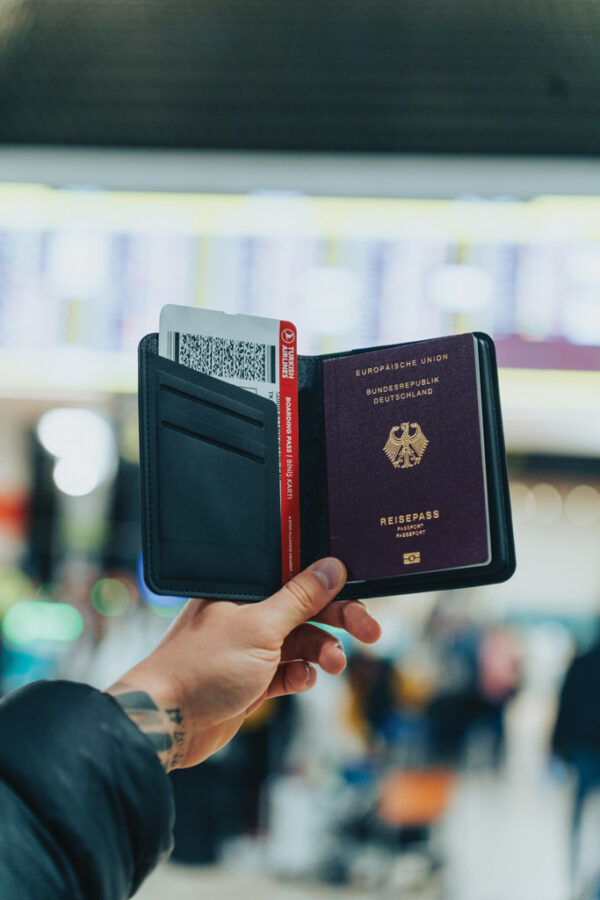 Trackmate RCS rpolyester passport holder worldwide locating - Image 9