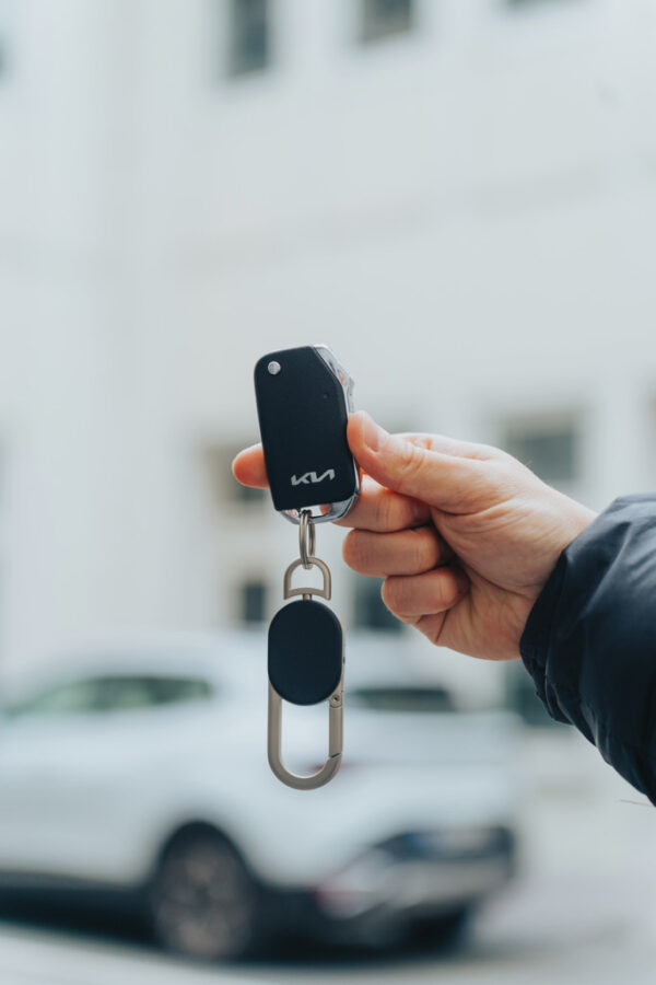 Keyfinder keychain with worldwide locating and USB C - Image 11