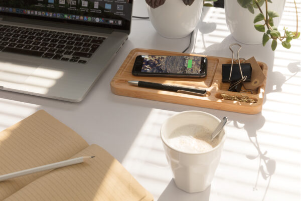 Bamboo desk organiser 5W wireless charger - Image 7