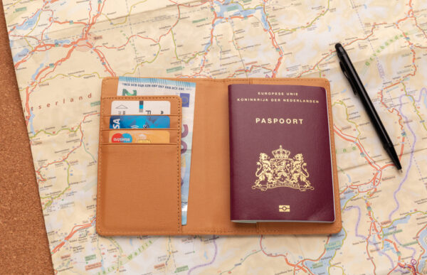Cork secure RFID passport cover - Image 11