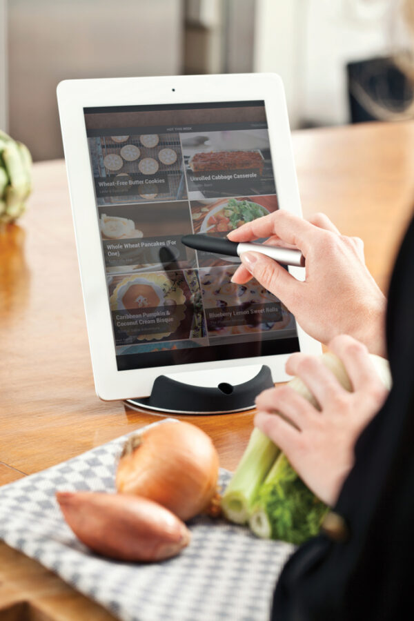 Chef tablet stand with touchpen - Image 9