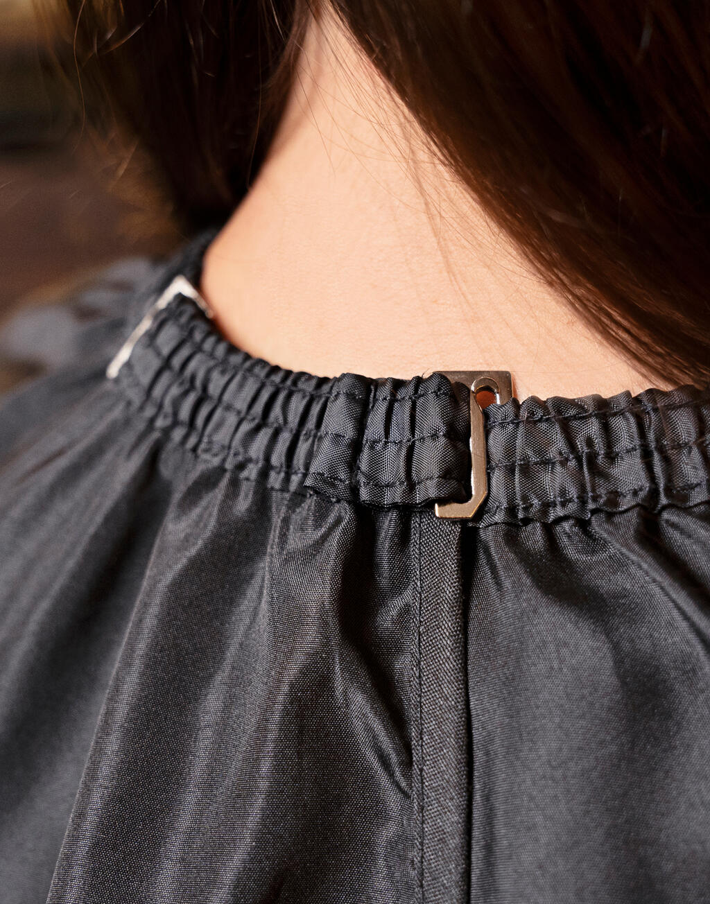 Salon Hairdresser's Cape with Hand Grips - Image 3